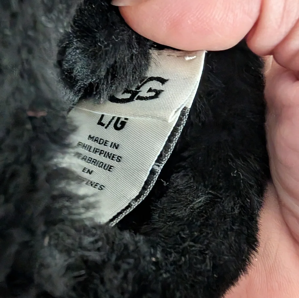 UGG chic black